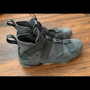 Nike LeBron Soldier 11